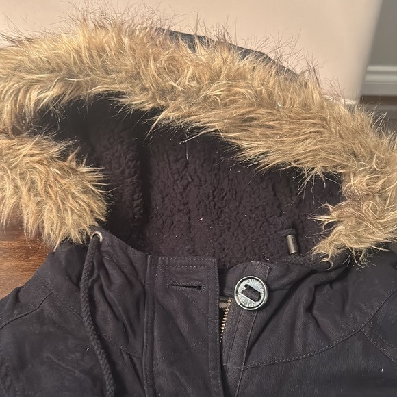 Winter Coat Women’s - Picture 2 of 3